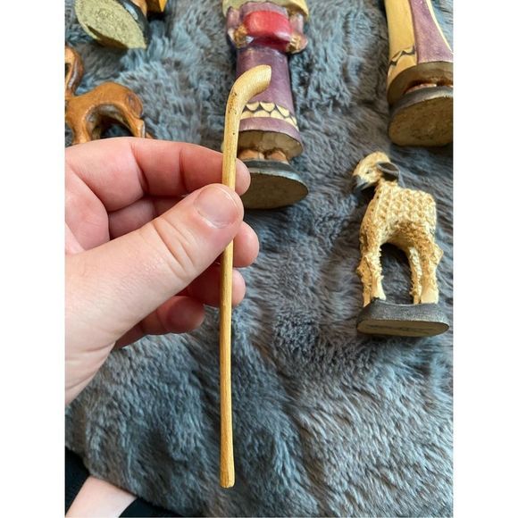 Vintage HAND-PAINTED & HAND-CARVED Nativity Set - Picture 8 of 10